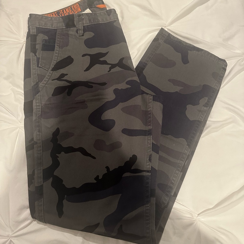 Men’s Camo Dockers